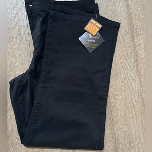 Gloria Vanderbilt black wide leg pants